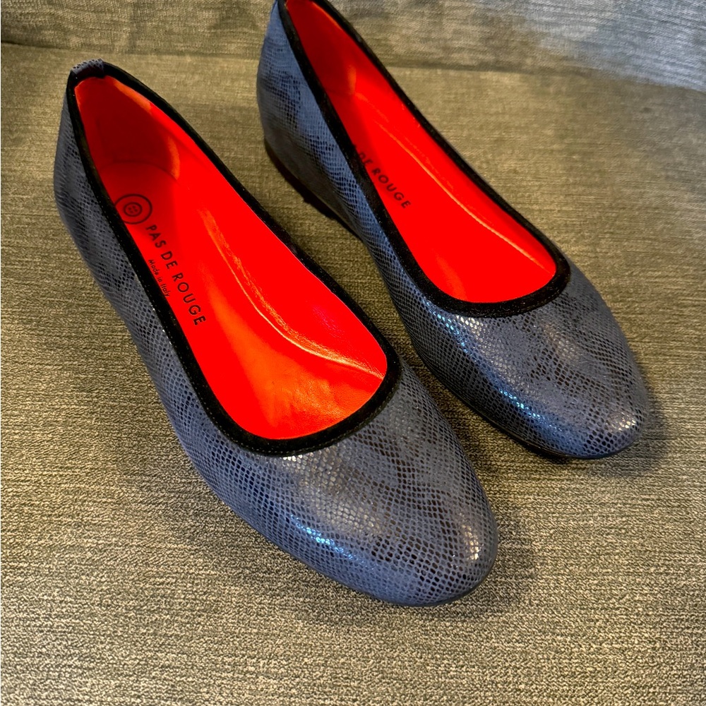 Pas de Rouge Size 37 Blue Flat Dress Shoes